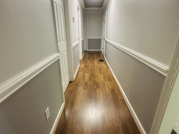 4th image of 200 Ridgecrest Cir