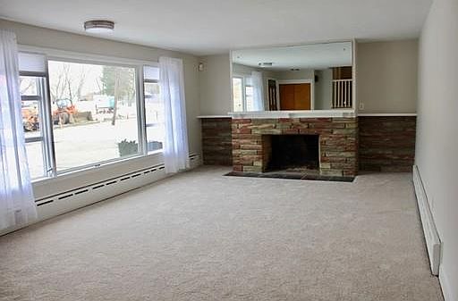 3rd image of 382 Charles St