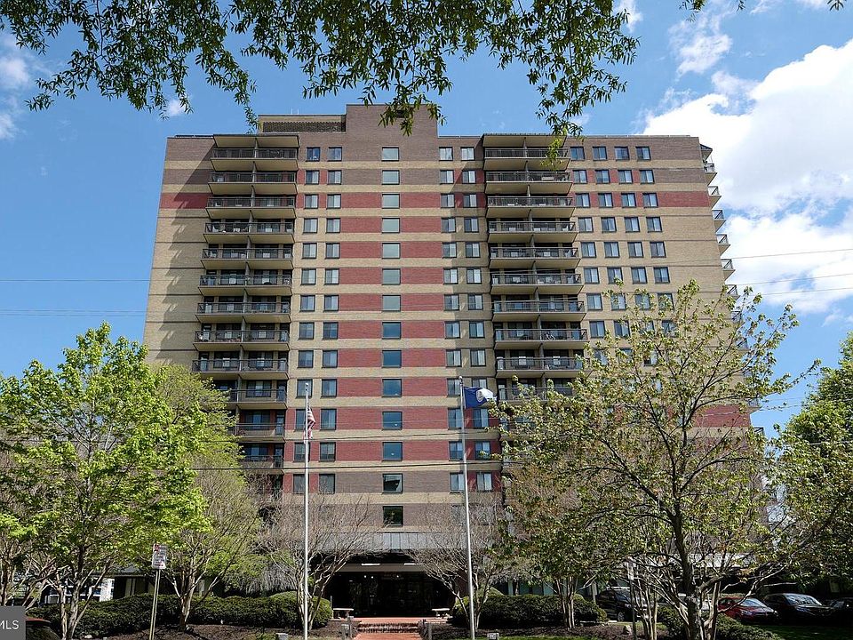 1st image of 801 N Pitt St APT 218