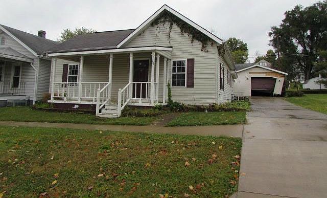 1st image of 111 W Poplar St
