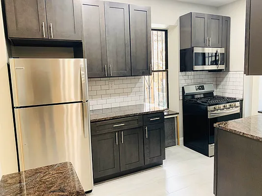 Rented by Tapiro Realty | media 13