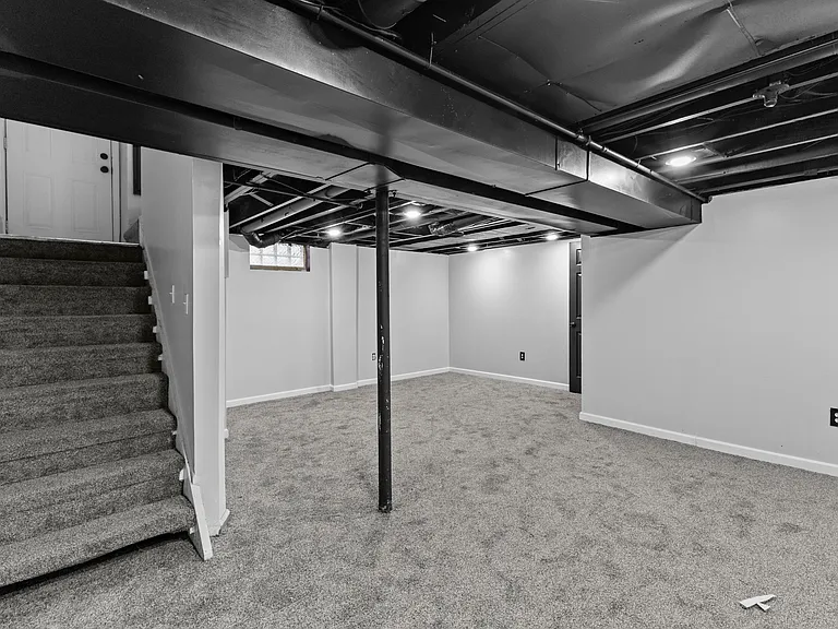 929 White Ave — Photo 21