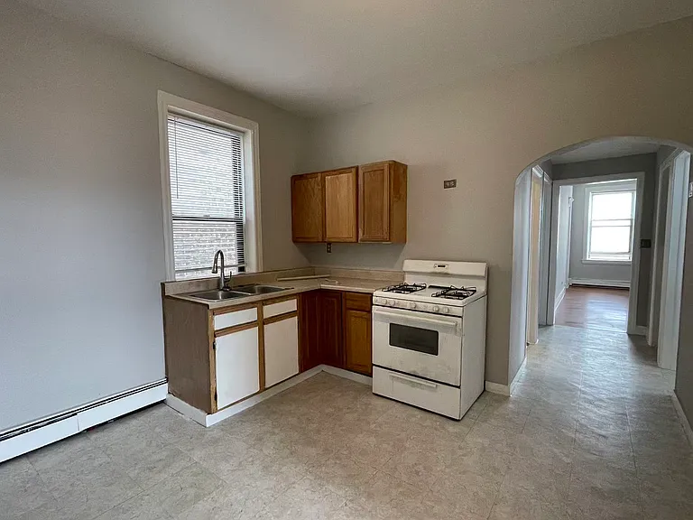 918 W 31st Pl #2 — Photo 5