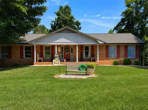 529 Carolina Ave N, Statesville, NC 28677