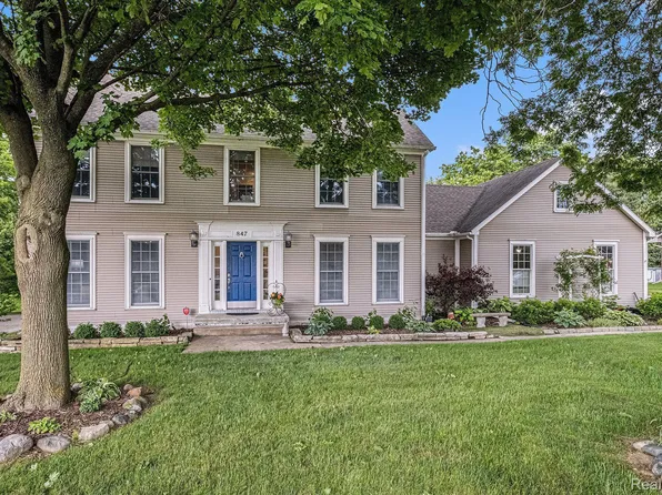 847 Boutell Dr, Grand Blanc, MI 48439