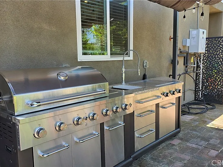 1018 La Presa Dr — Photo 4