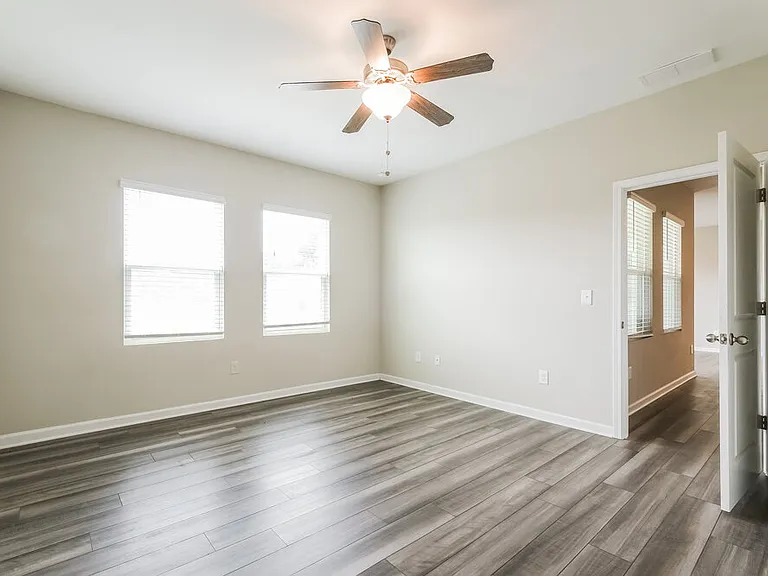 590 Knightsbridge Ln — Photo 9