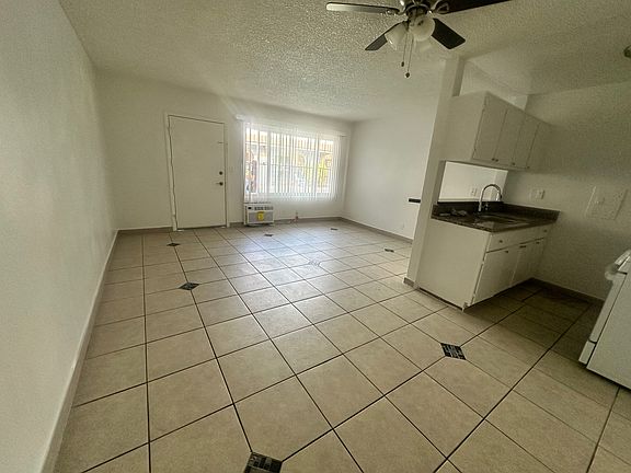 4th image of 16157 Vanowen St #127