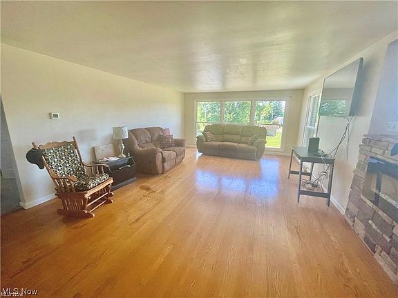 2nd image of 108 Carlisle Ave