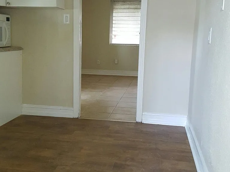 Crescent Lake Dr — Photo 5