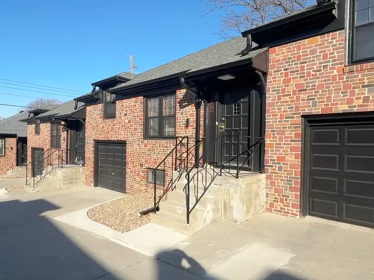 3717 S 48th St — Photo 3