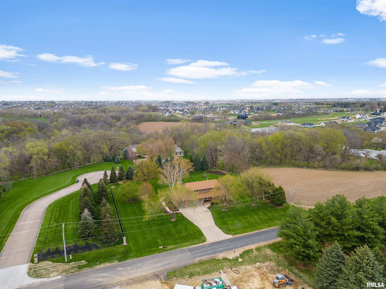 4200 Tanglewood Rd, Bettendorf, IA 52722 Zillow