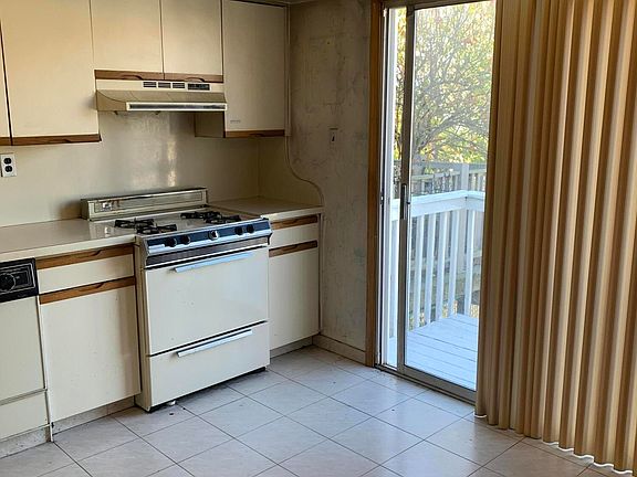 4th image of 1041 Father Capodanno Blvd