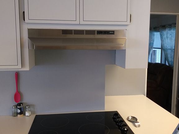 stove top w/ lighted vent