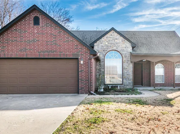 1502 NE 2nd St, Wagoner, OK 74467