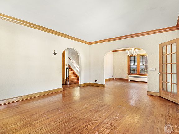 3rd image of 144 Dorchester Ct