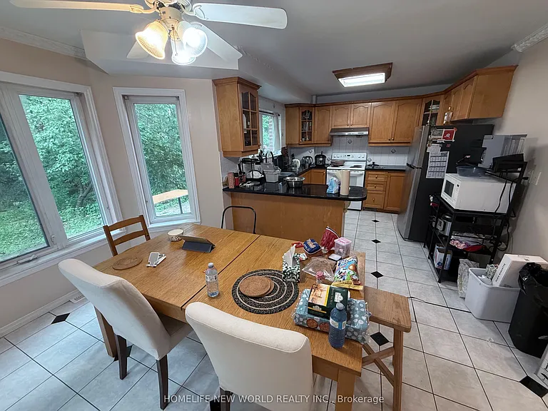63 Lehar Cres — Photo 5