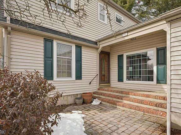 3rd image of 580 Heritage Rd