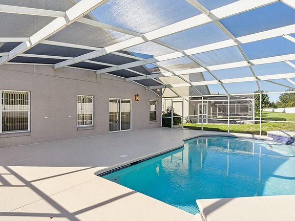 3rd image of 648 Lockbreeze Dr