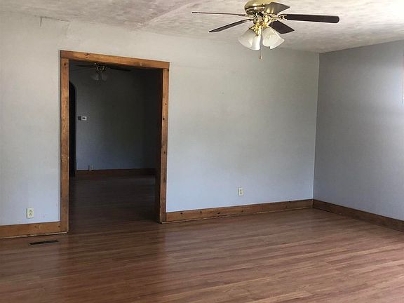 3rd image of 258 N Hoke Ave