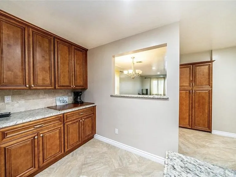 3847 S Redondo Blvd — Photo 13
