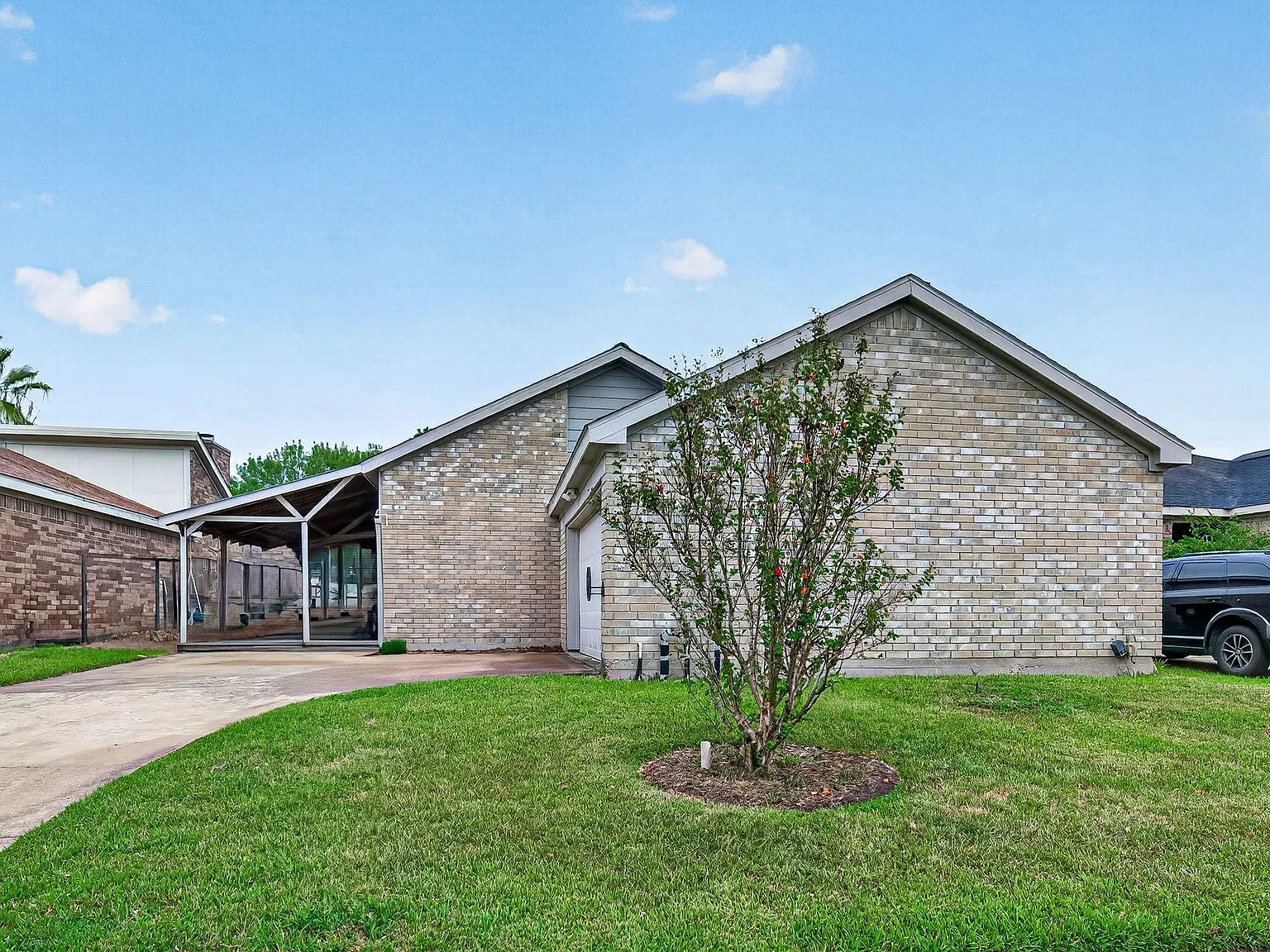 3 bed, 2.0 bath, 1686 sqft, $2,000 — Photo 3