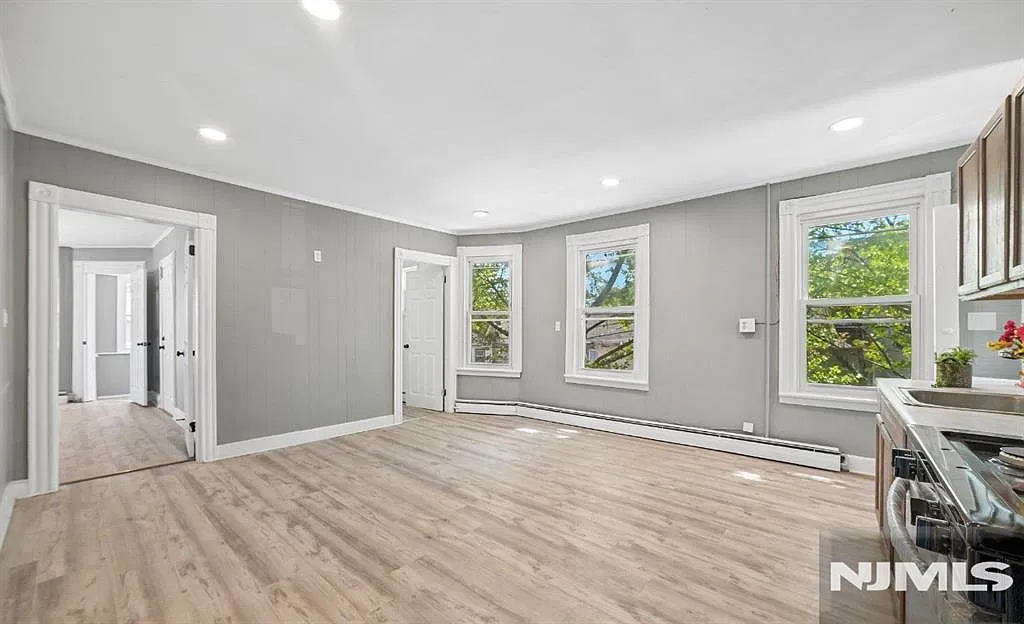 3 bed, 1.0 bath, $2,000 — Photo 3