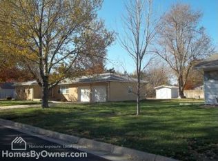 2005 Roanoke Ln, Newton, KS 67114