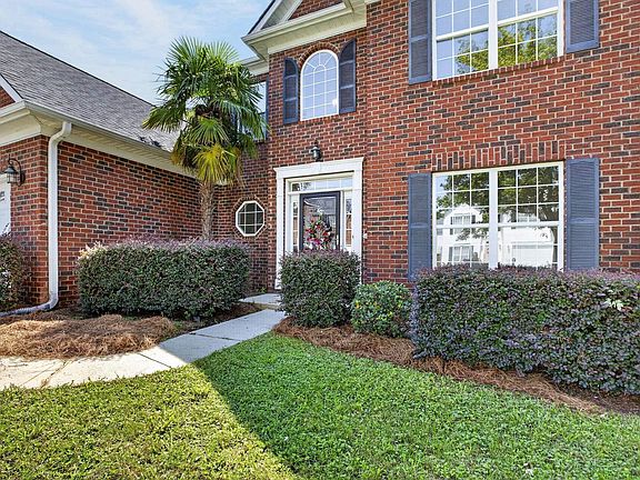 4th image of 113 Lismore Park Dr