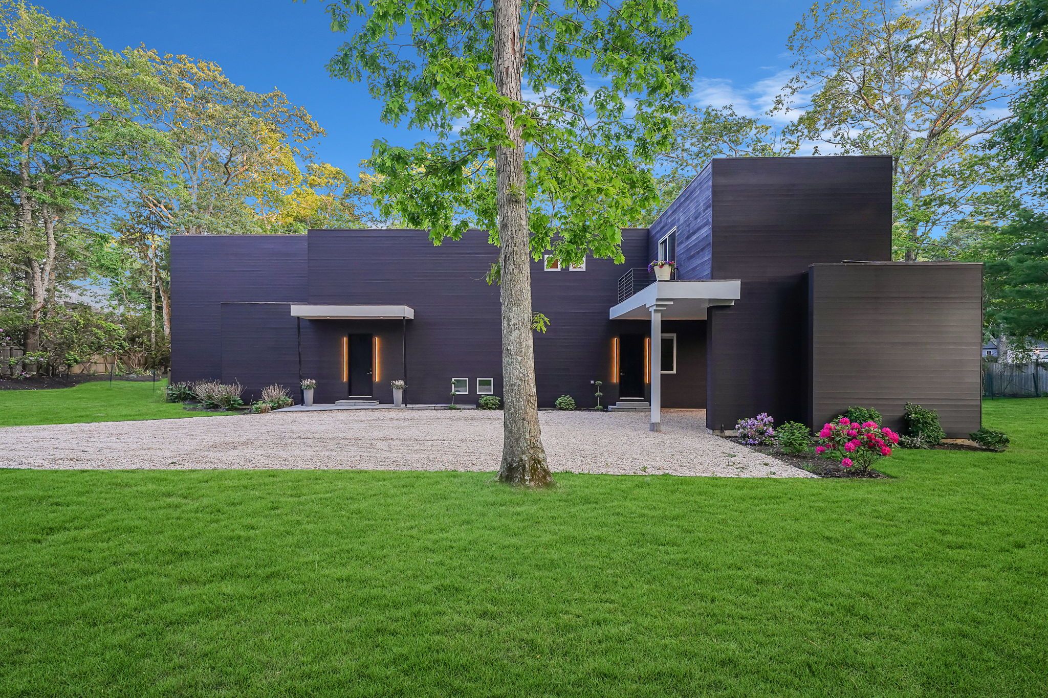 121 Montauk Hwy, East Hampton, NY 11937 Out East