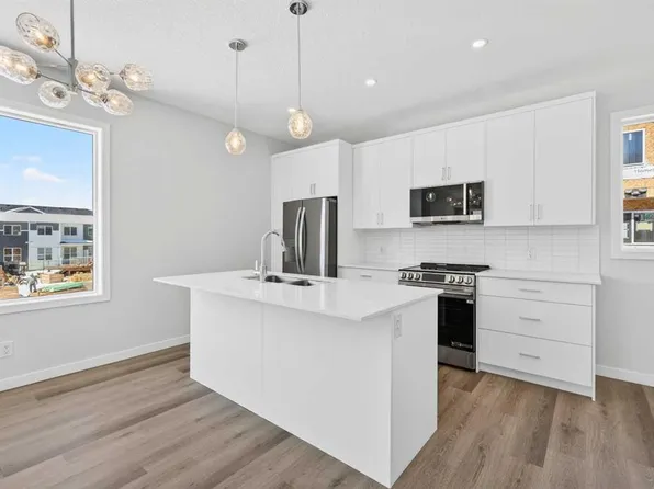 132 S Red Embers Link NE #828, Calgary, AB T3N 2X8