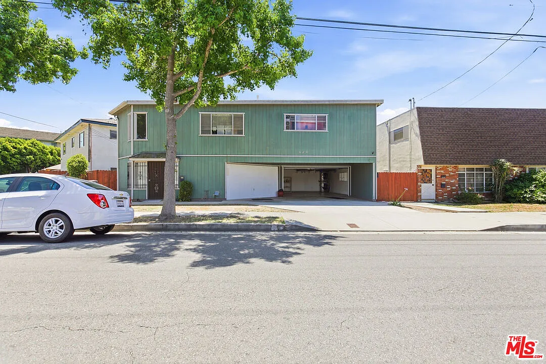 Building Photo - 426 W Plymouth St #2