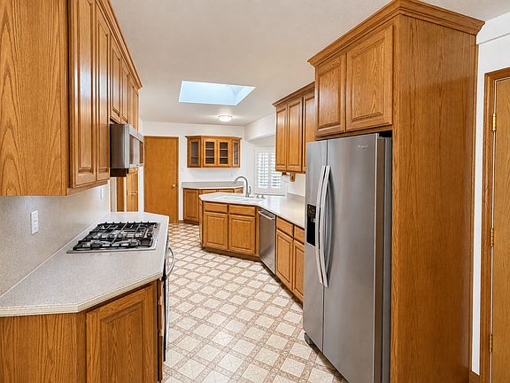 2nd image of 41555 Chadbourne Dr