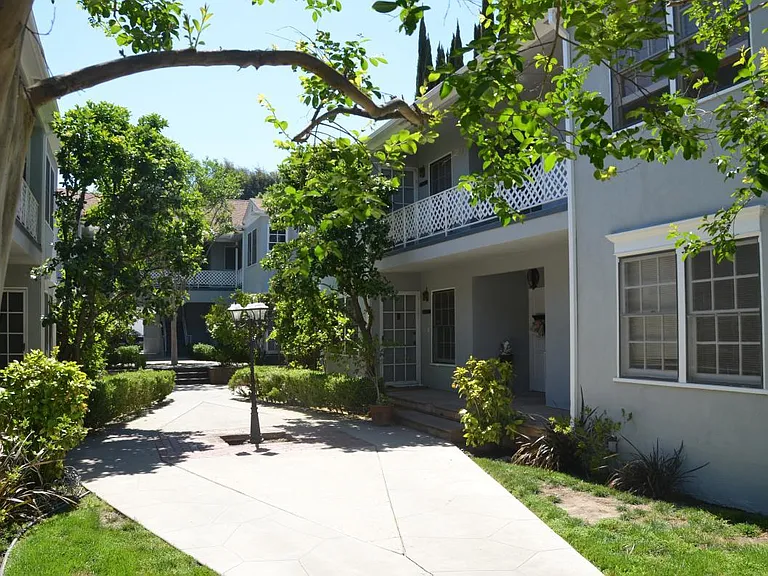 14858 1/4 Dickens St — Photo 2