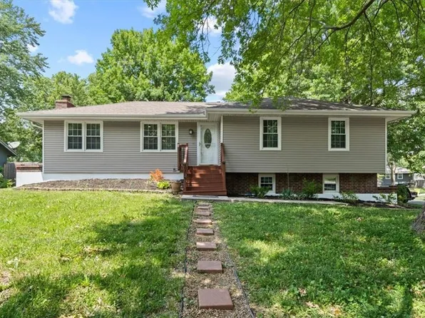1214 SE 4th St, Lees Summit, MO 64063