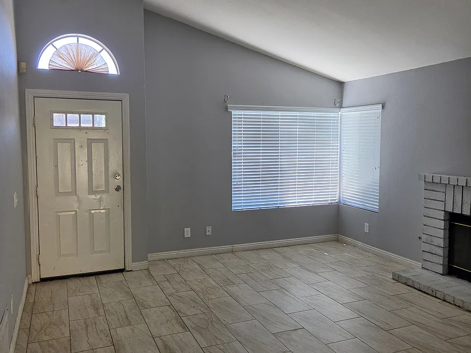 23714 Sierra Oak Dr