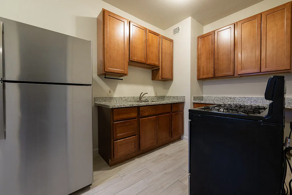 Avenal Apartments — Photo 3
