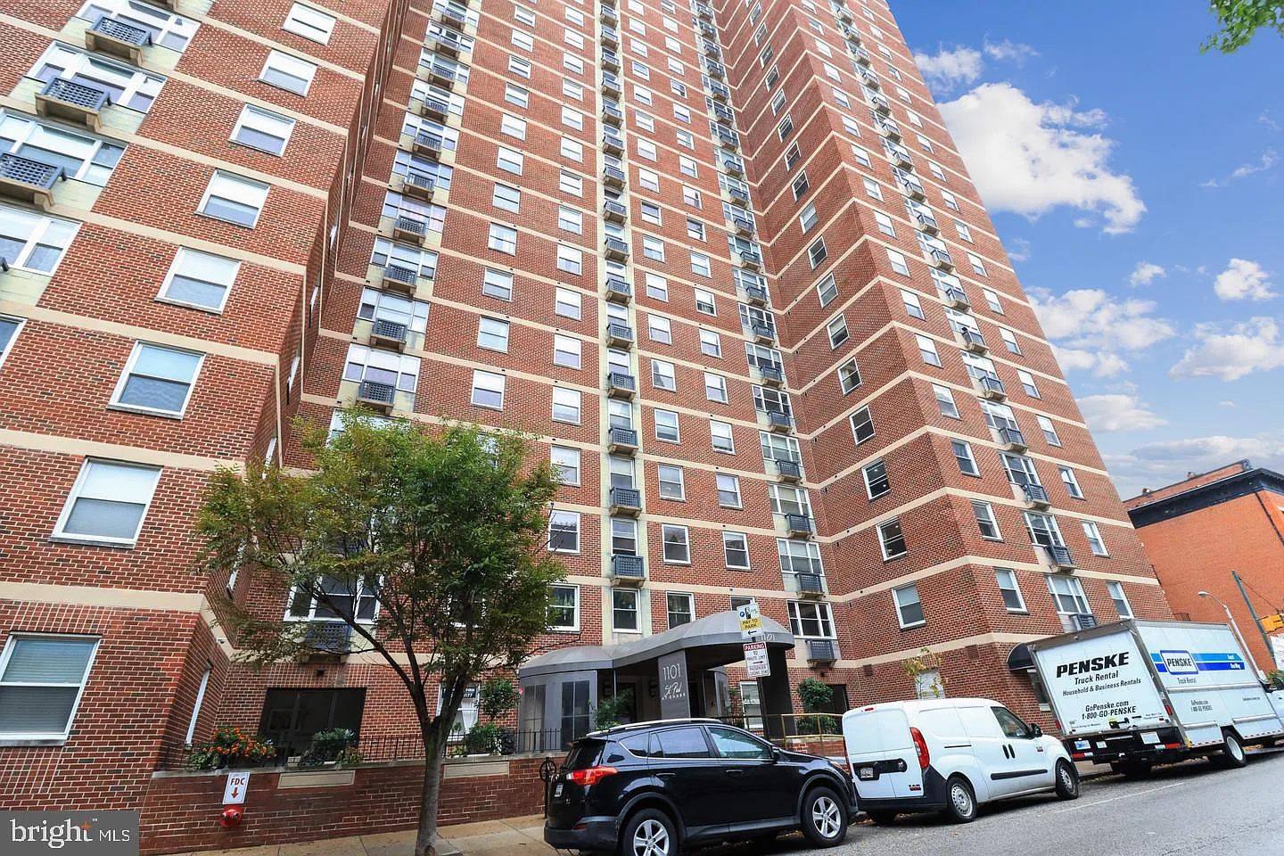 1 bed, 1.0 bath, 734 sqft, $1,400 — Photo 3