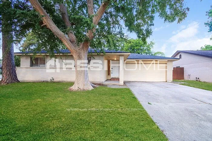 3 bed, 2.0 bath, 1701 sqft, $1,660 — Photo 1