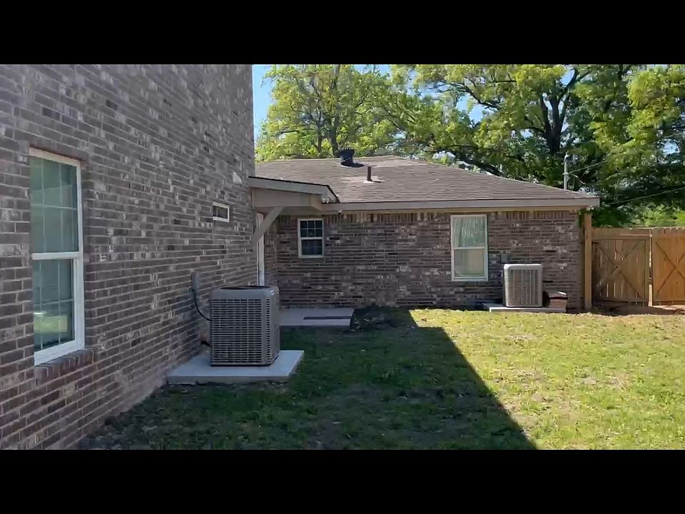 2nd image of 1850 Goodwin Ave