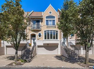 121 Winding Creek Way, Old Tappan, NJ 07675