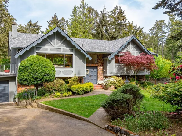 9502 Glenelg Ave, North Saanich, BC V8L 5H2