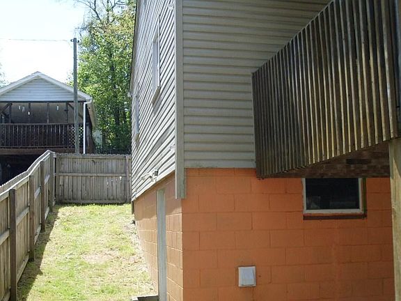 3rd image of 107 Arnold Ave