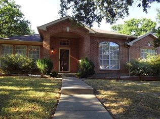 212 Spruce Cir, Azle, TX 76020