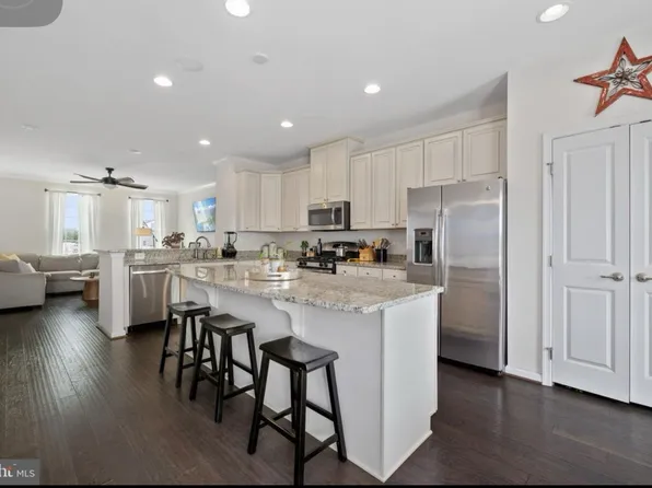 135 Hornbeam Dr, Lake Frederick, VA 22630