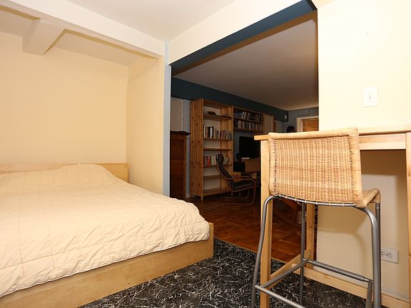 2nd image of 3185 Crescent St APT L1