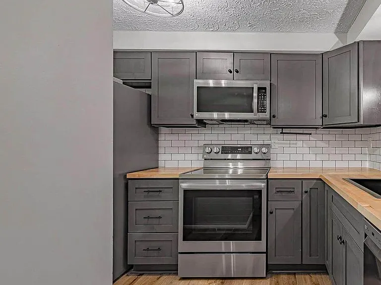 338 Huntingdon Ave — Photo 3
