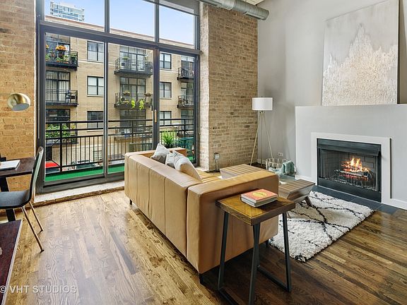 3rd image of 1918 S Michigan Ave APT 205