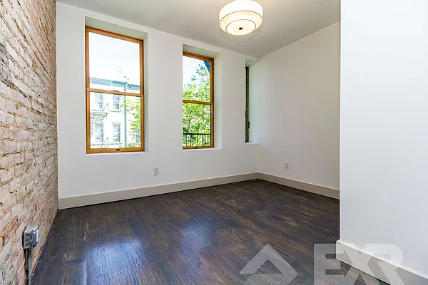 Rented by EXR | media 19