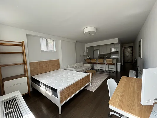 Rented by R New York | media 7